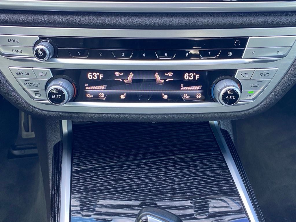2022 BMW 7 Series 740i