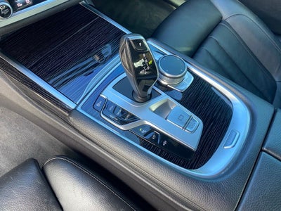 2022 BMW 7 Series 740i