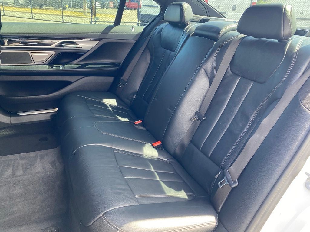2022 BMW 7 Series 740i