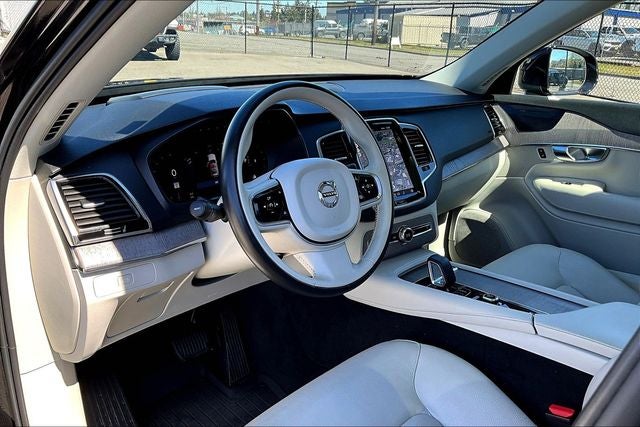 2023 Volvo XC90 B5 Plus