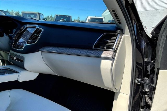 2023 Volvo XC90 B5 Plus