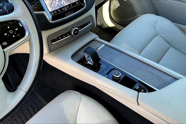 2023 Volvo XC90 B5 Plus