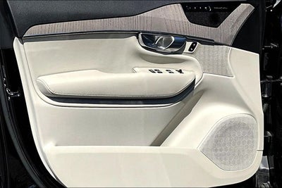 2023 Volvo XC90 B5 Plus