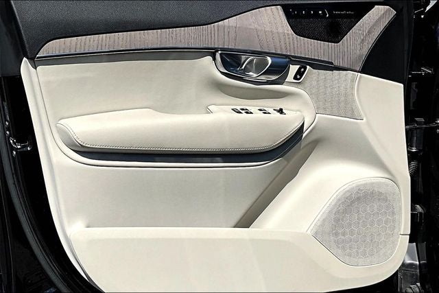 2023 Volvo XC90 B5 Plus