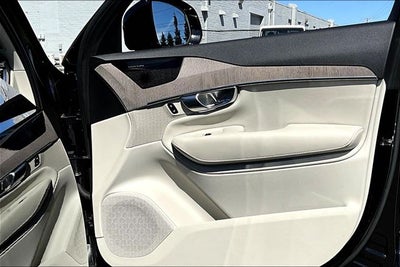 2023 Volvo XC90 B5 Plus