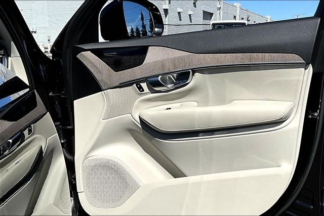 2023 Volvo XC90 B5 Plus