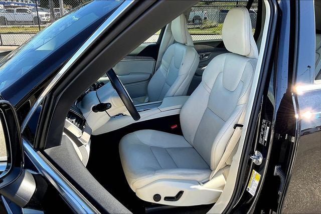 2023 Volvo XC90 B5 Plus