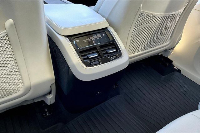 2023 Volvo XC90 B5 Plus