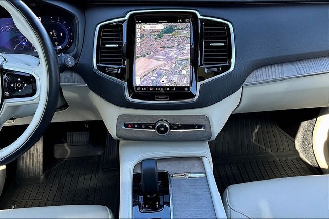 2023 Volvo XC90 B5 Plus