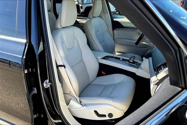 2023 Volvo XC90 B5 Plus