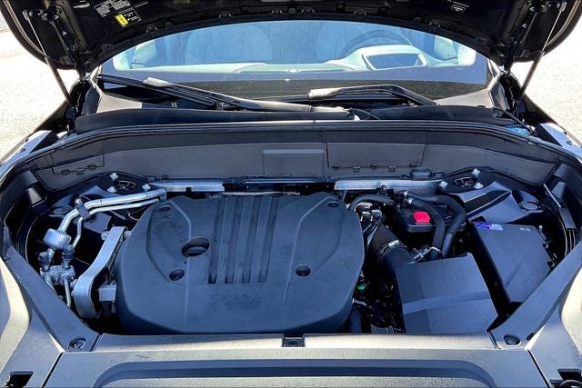 2023 Volvo XC90 B5 Plus