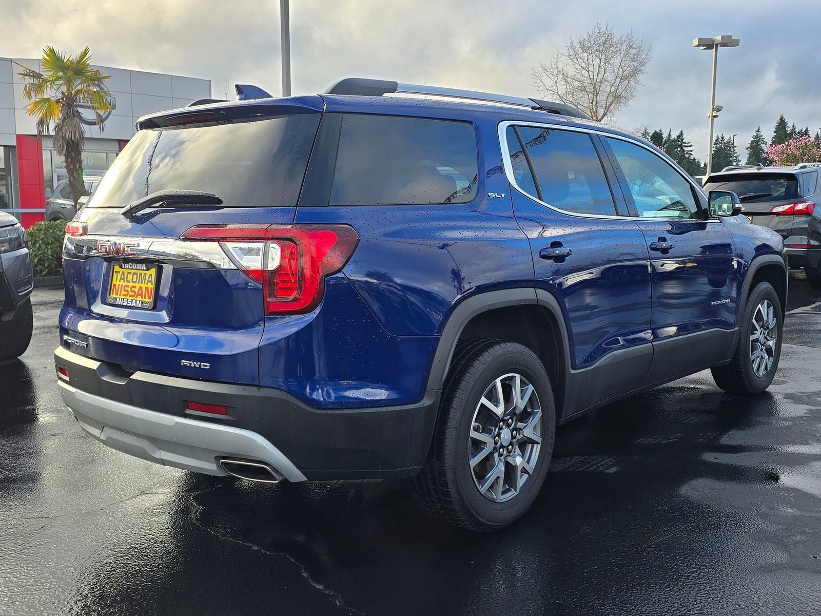 2023 GMC Acadia SLT