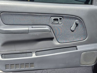 2004 Nissan Frontier XE