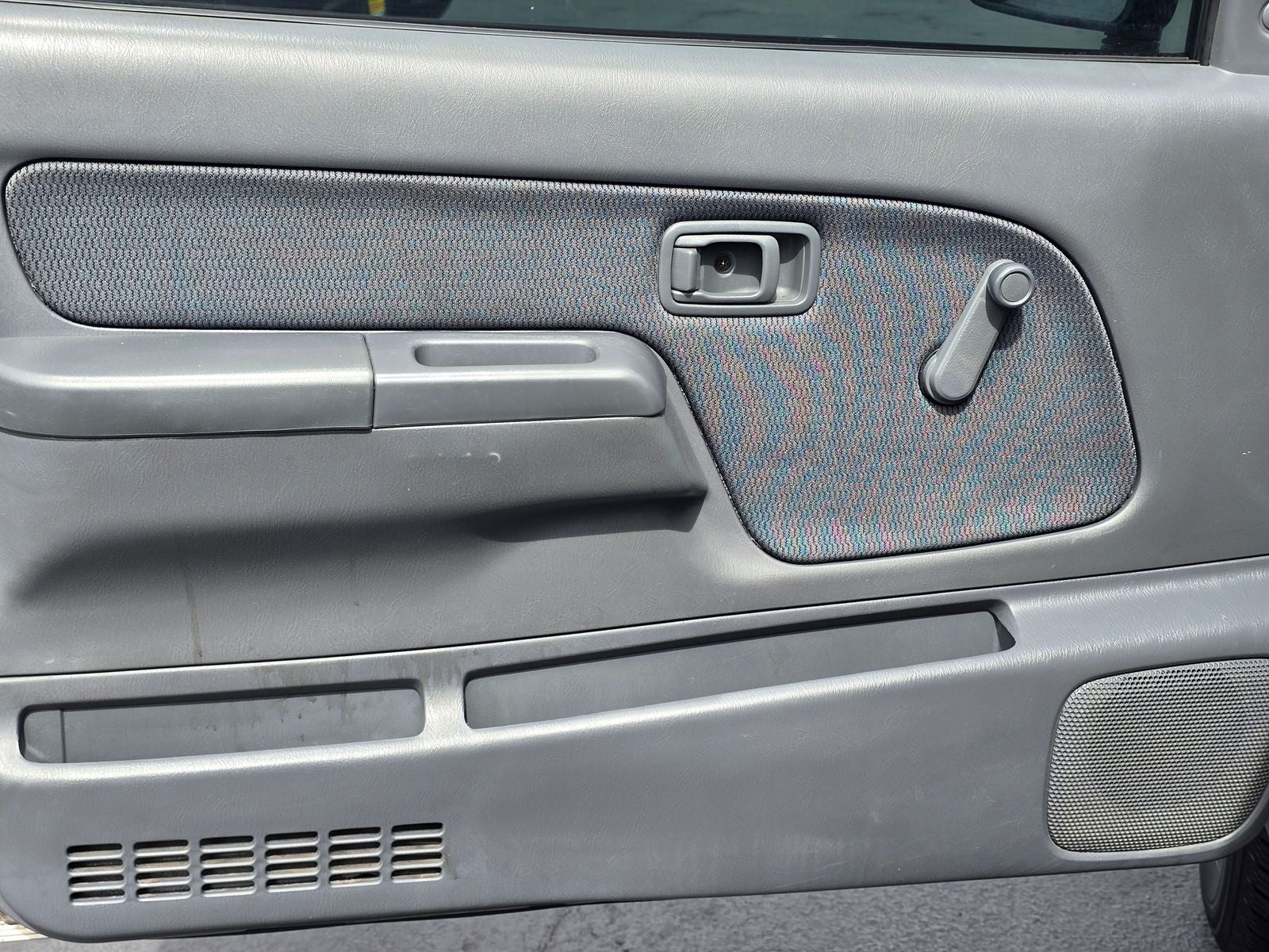 2004 Nissan Frontier XE