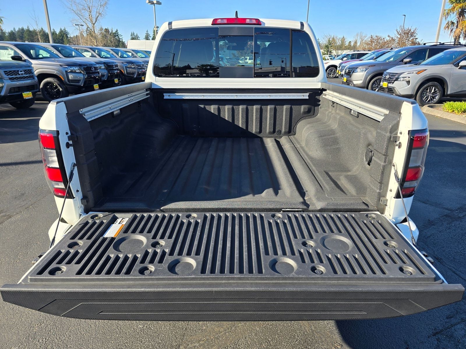 2024 Nissan Frontier SL