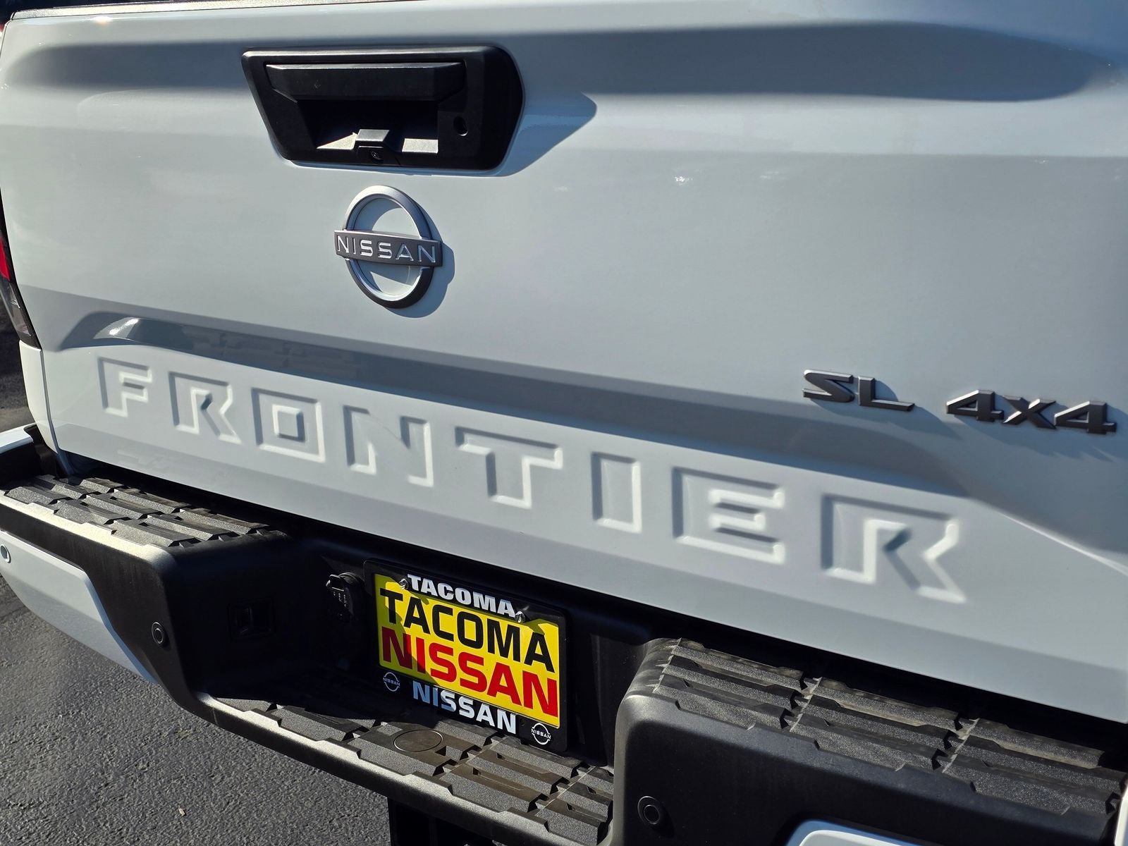 2024 Nissan Frontier SL