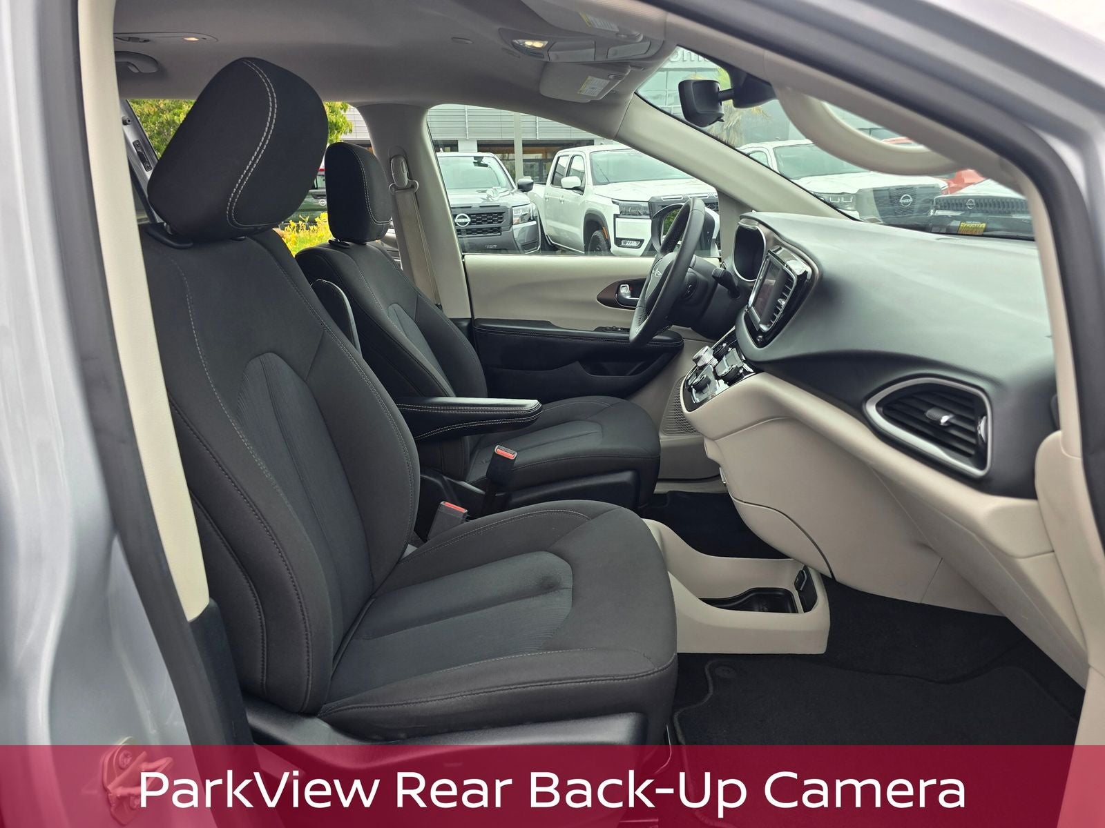 2023 Chrysler Voyager LX
