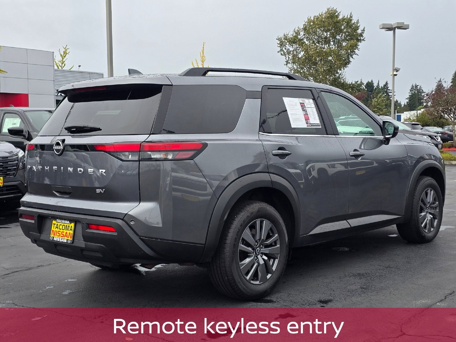 2024 Nissan Pathfinder SV