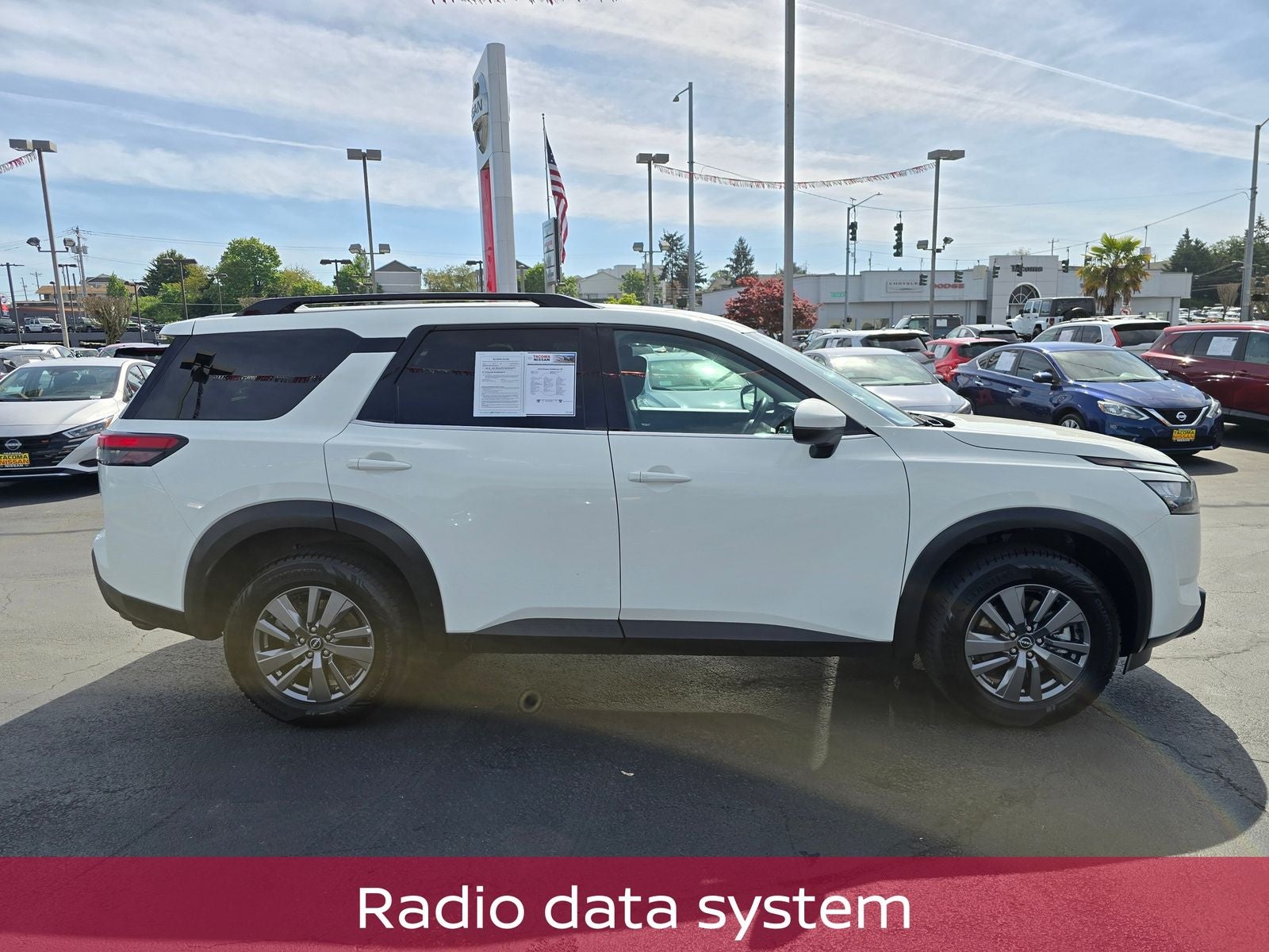 2025 Nissan Pathfinder SV