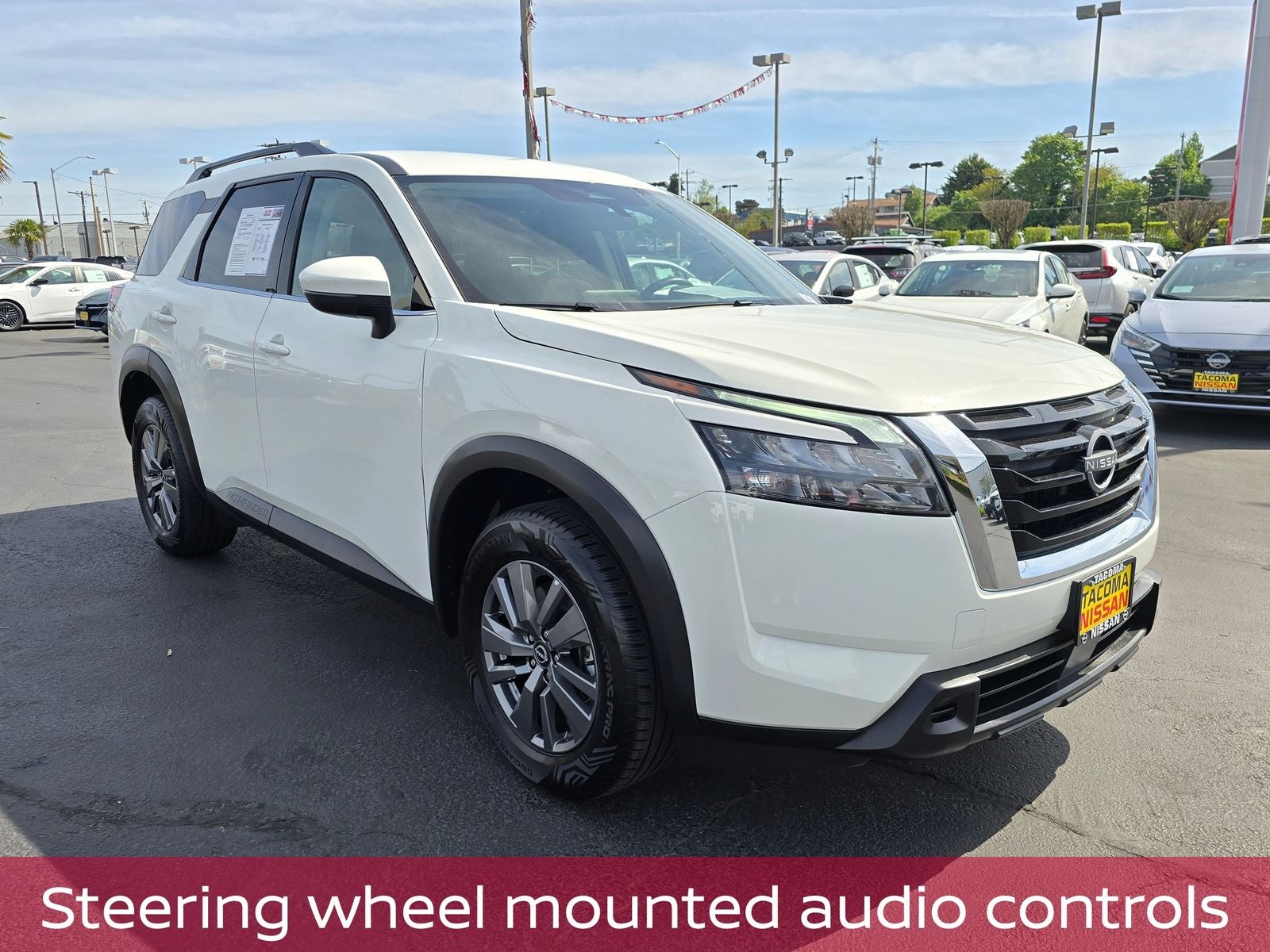 2025 Nissan Pathfinder SV