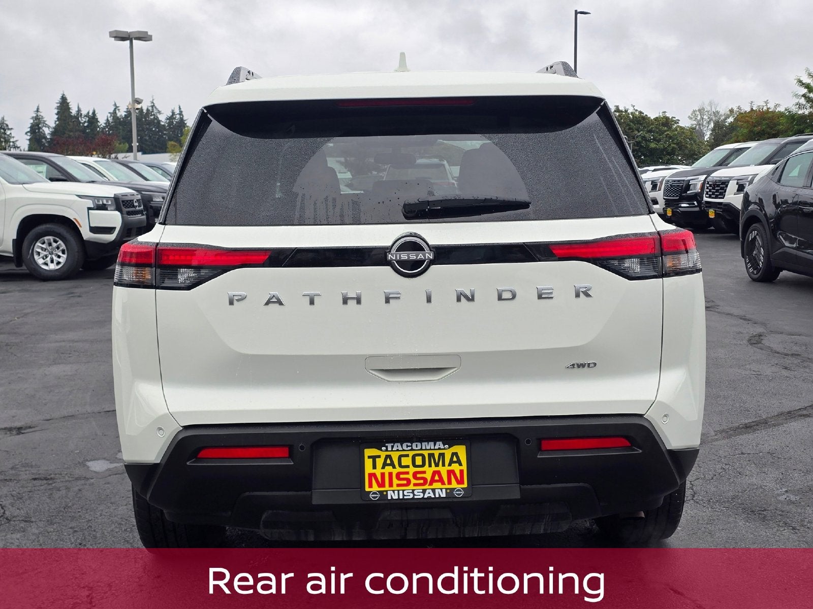 2025 Nissan Pathfinder SV