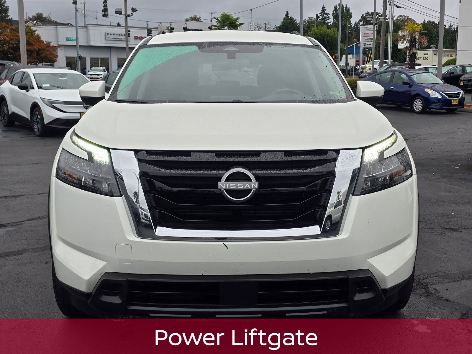 2025 Nissan Pathfinder SV