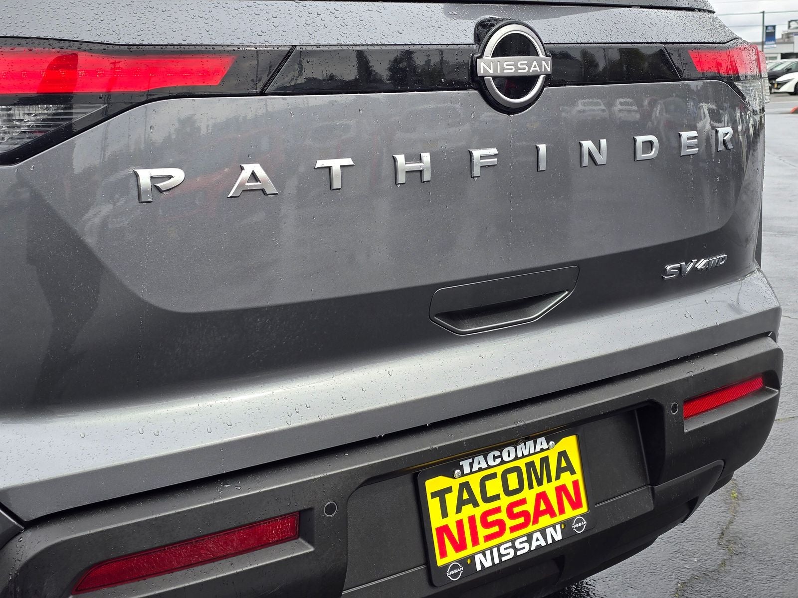 2024 Nissan Pathfinder SV