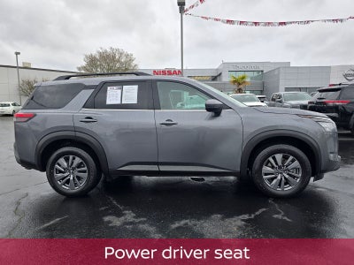 2024 Nissan Pathfinder SV