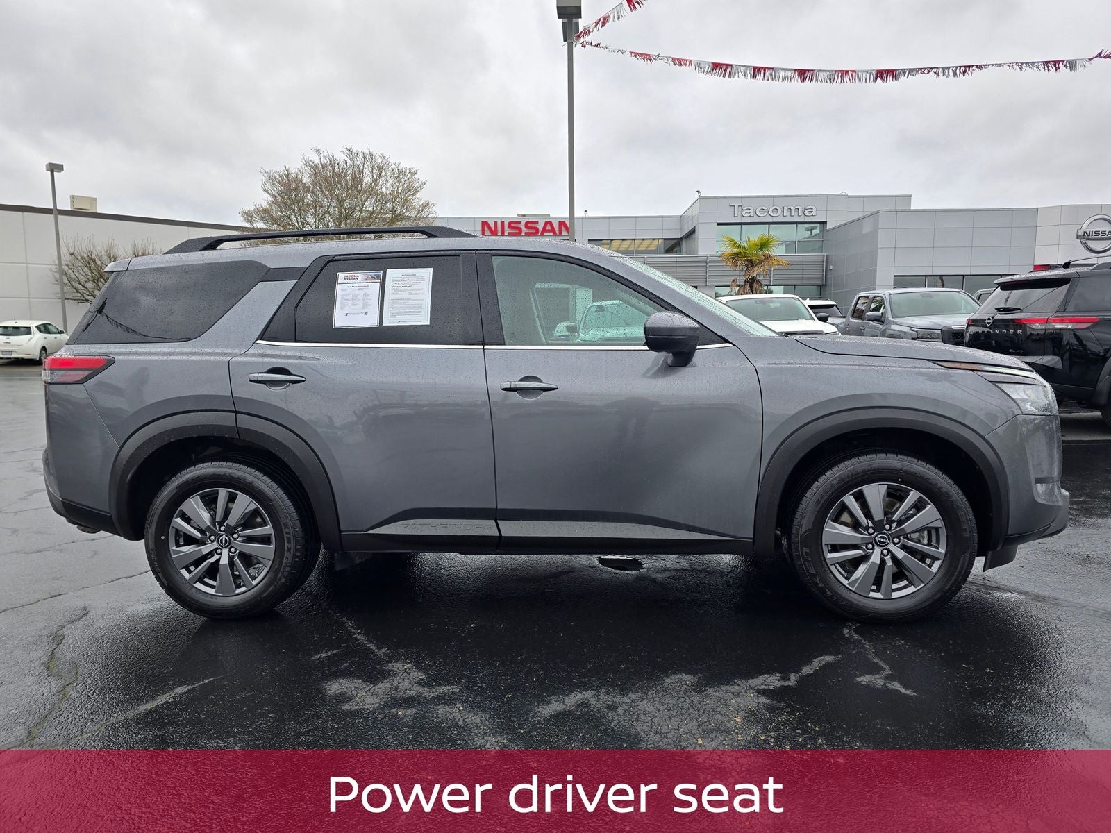 2024 Nissan Pathfinder SV