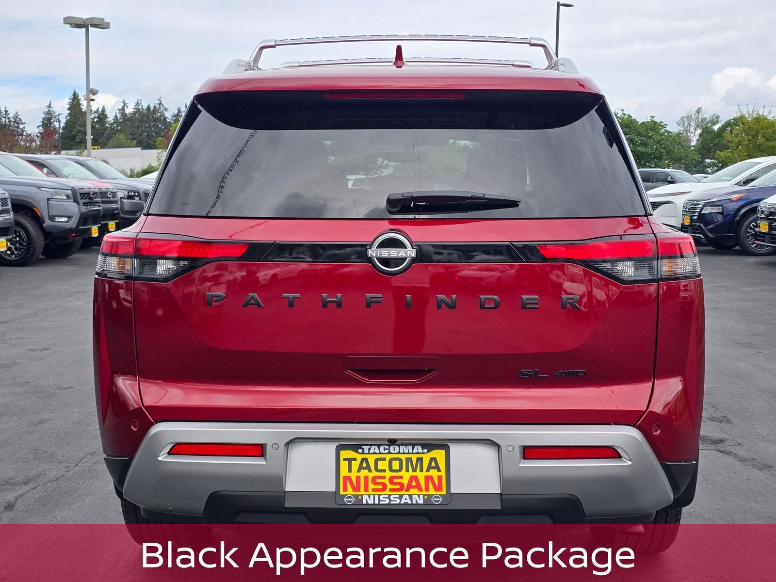 2023 Nissan Pathfinder SL
