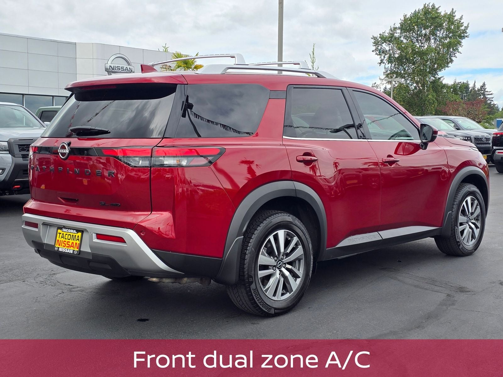 2023 Nissan Pathfinder SL