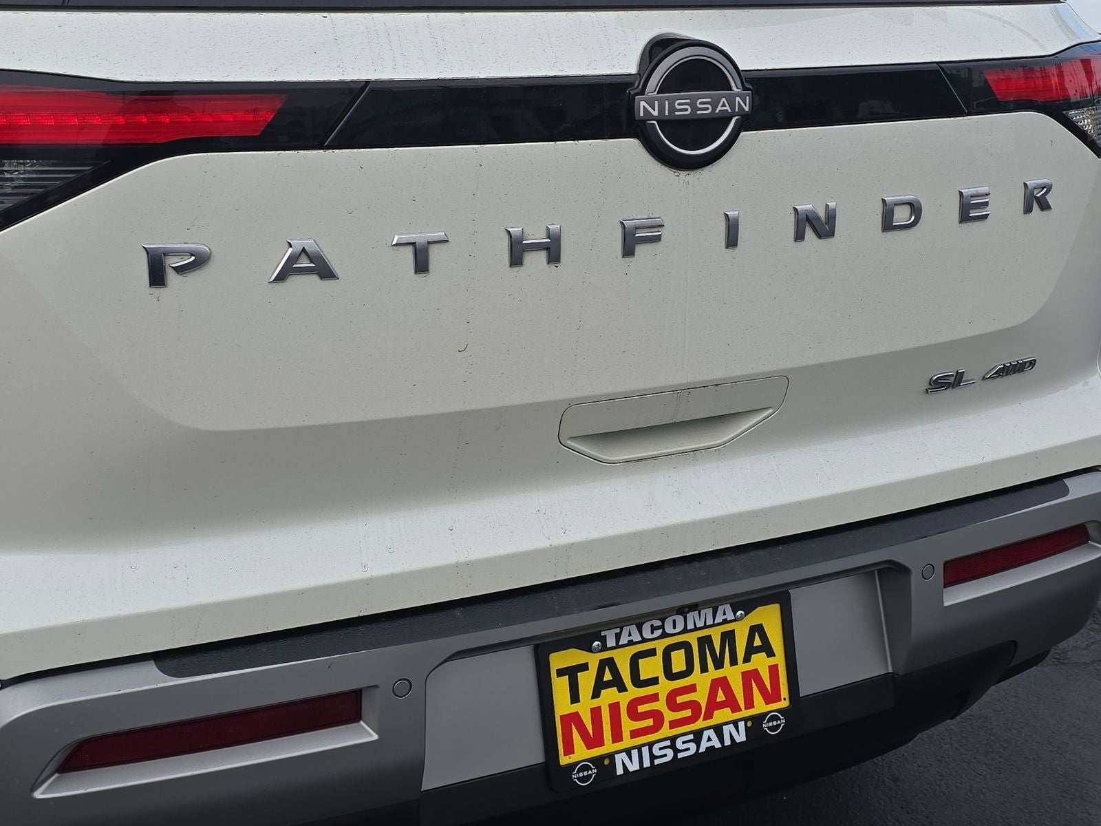 2022 Nissan Pathfinder SL