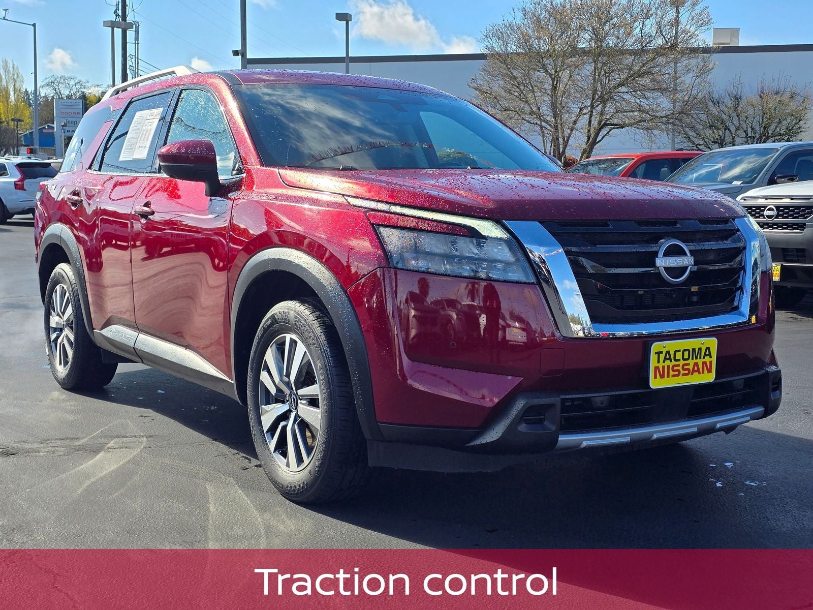 2025 Nissan Pathfinder SL