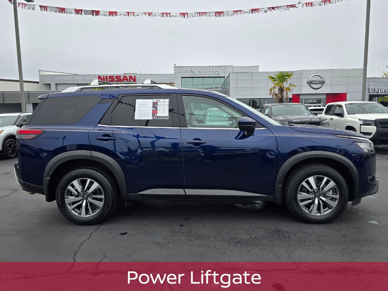 2025 Nissan Pathfinder SL