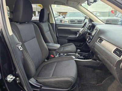 2017 Mitsubishi Outlander ES