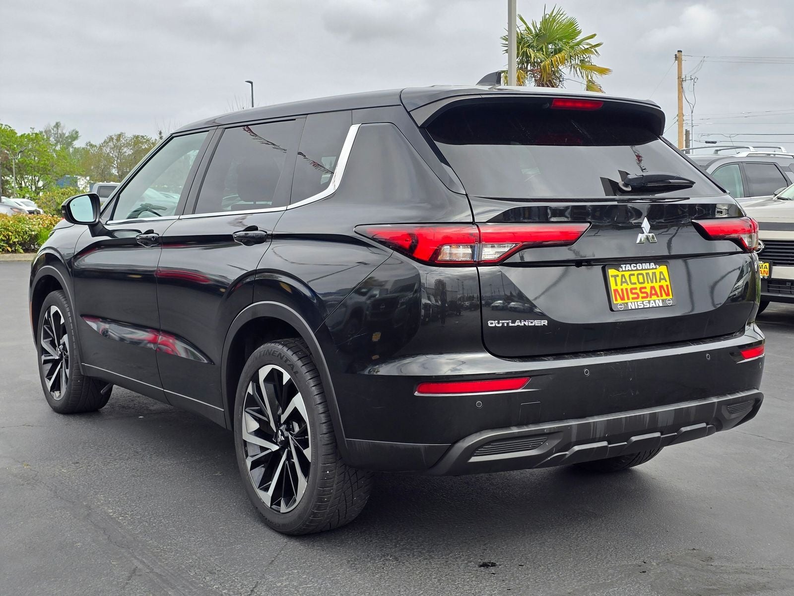 2022 Mitsubishi Outlander ES