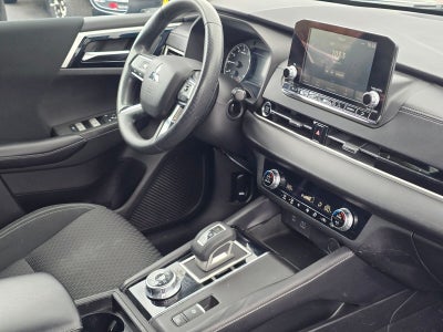 2022 Mitsubishi Outlander ES