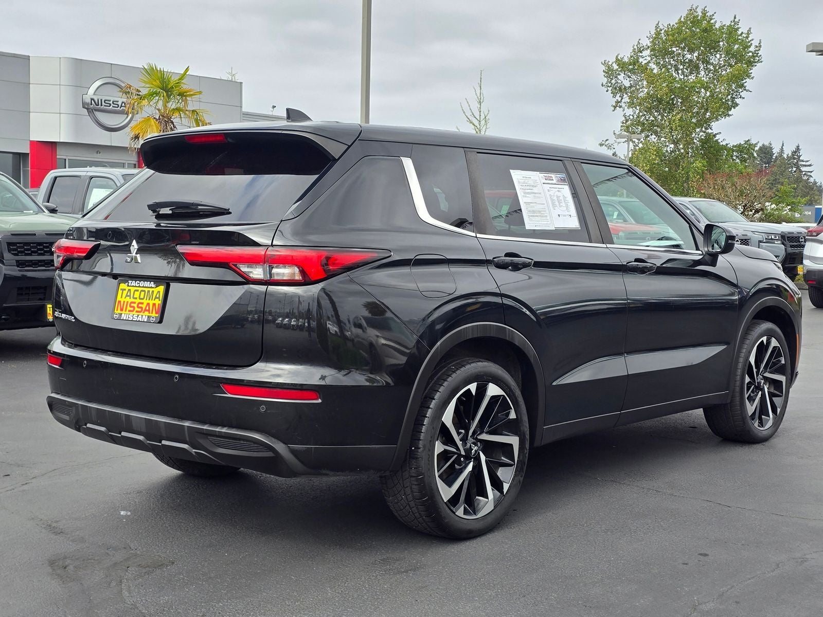 2022 Mitsubishi Outlander ES
