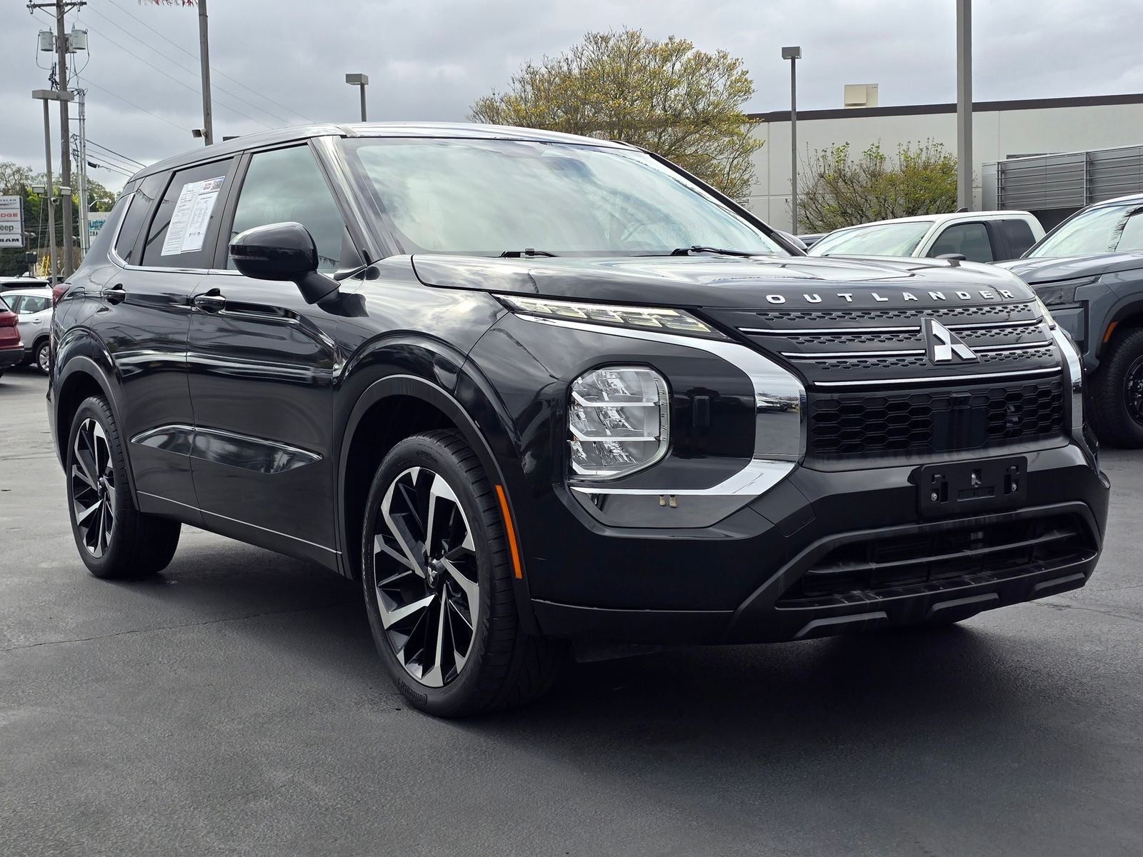 2022 Mitsubishi Outlander ES