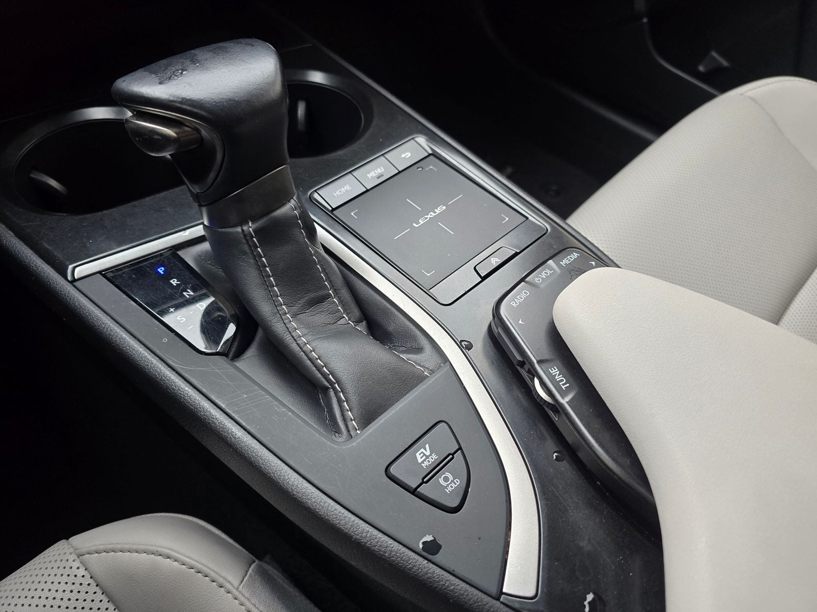 2020 Lexus UX 250h Base