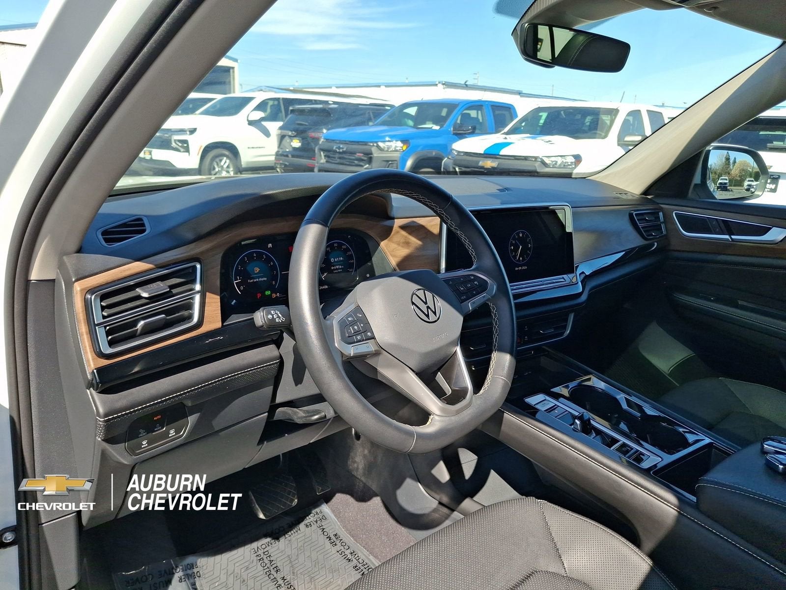 2024 Volkswagen Atlas 2.0T SE w/Technology
