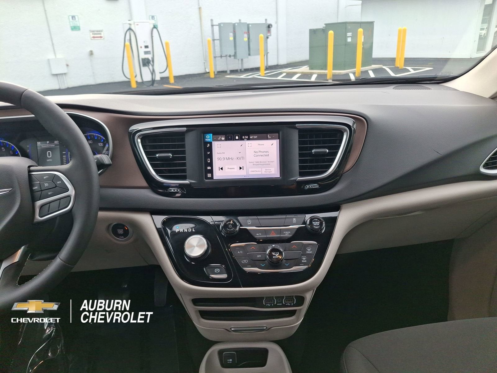 2024 Chrysler Voyager LX