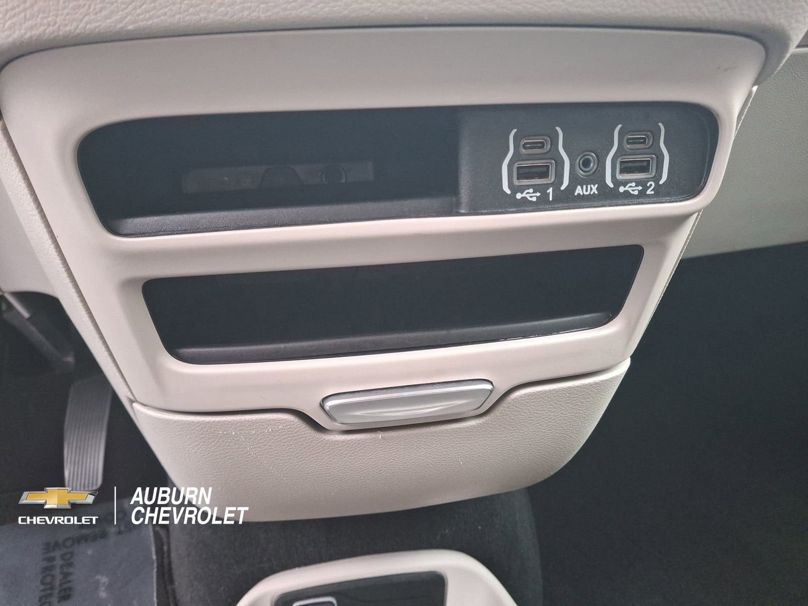 2024 Chrysler Voyager LX
