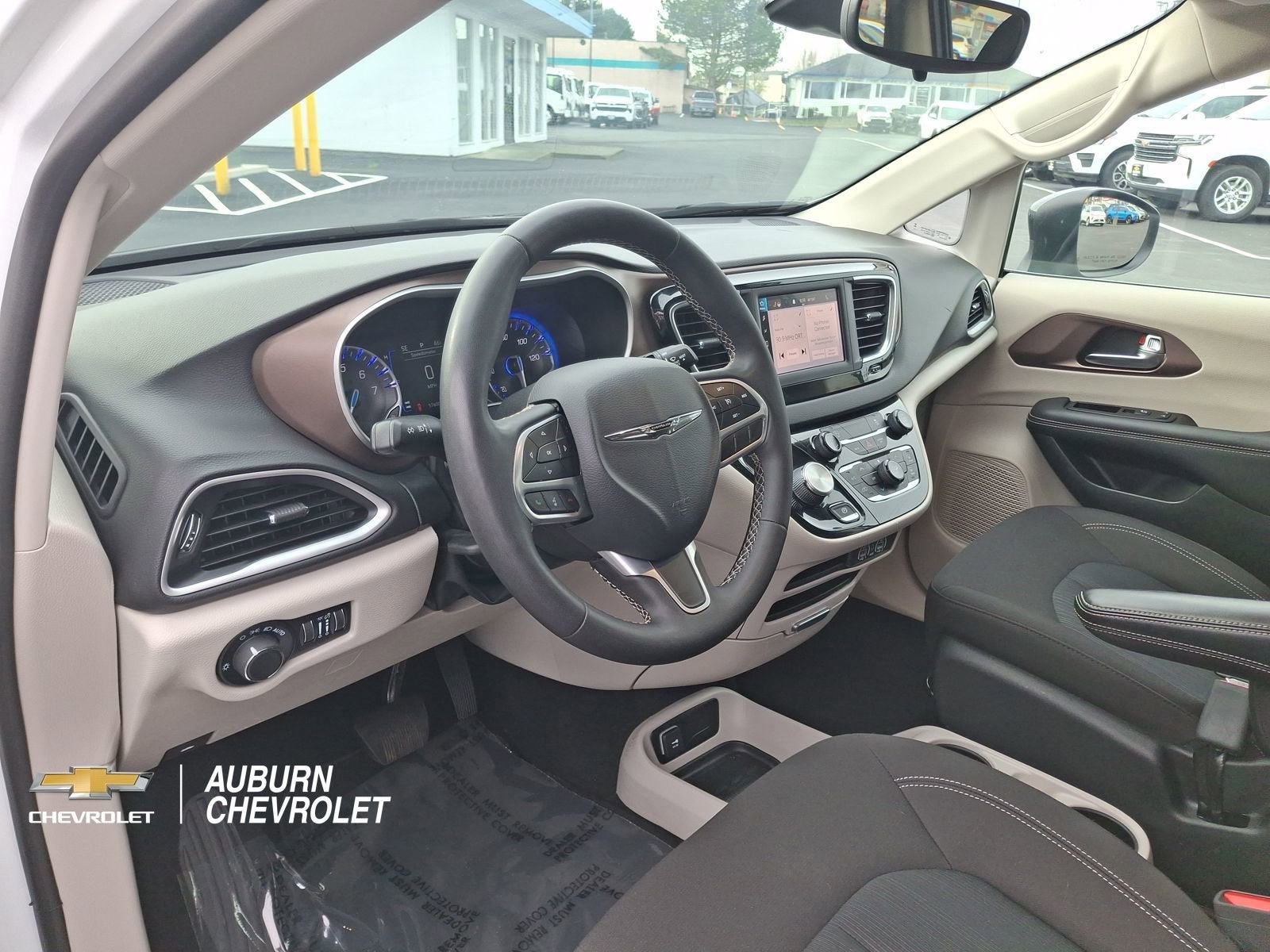 2024 Chrysler Voyager LX