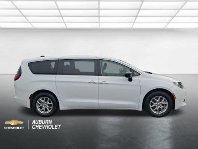 2024 Chrysler Voyager LX