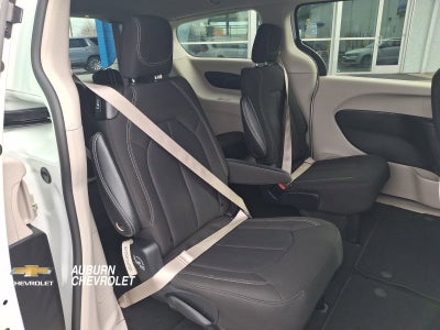 2024 Chrysler Voyager LX