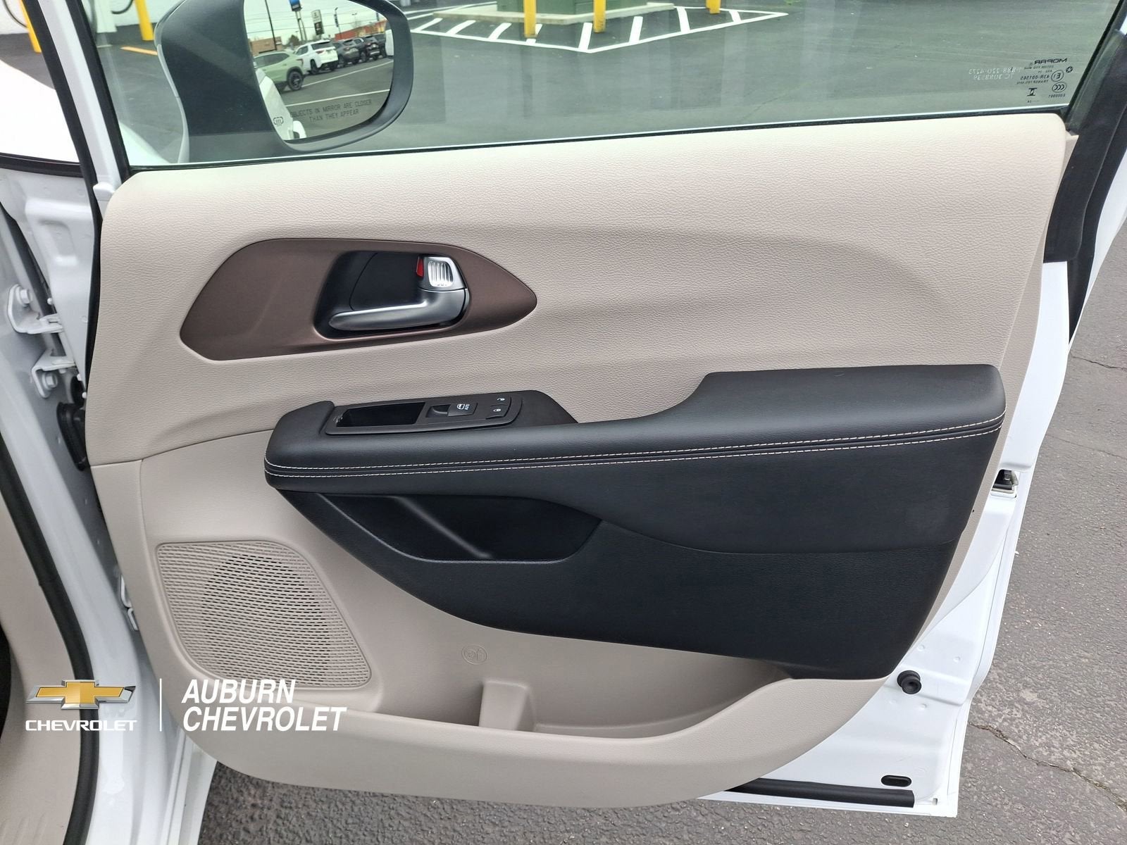 2024 Chrysler Voyager LX