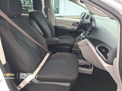 2024 Chrysler Voyager LX