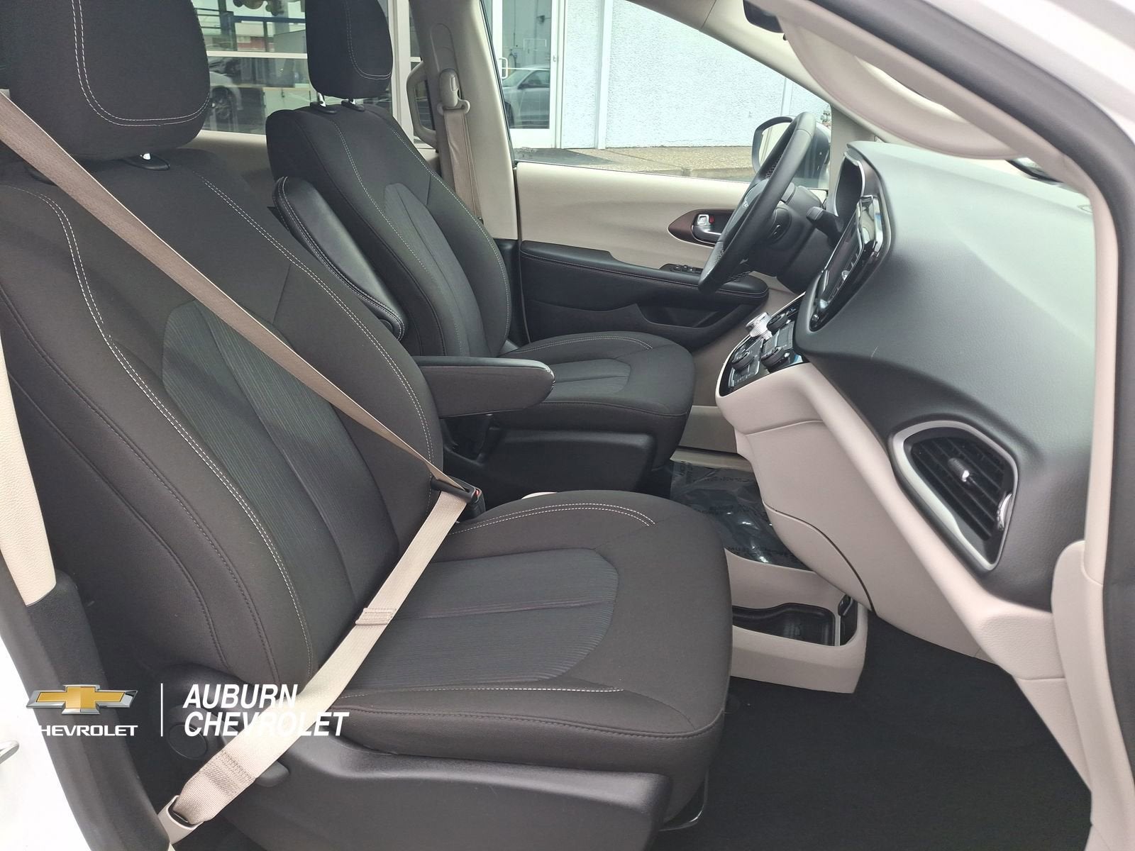 2024 Chrysler Voyager LX