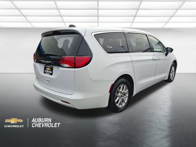2024 Chrysler Voyager LX